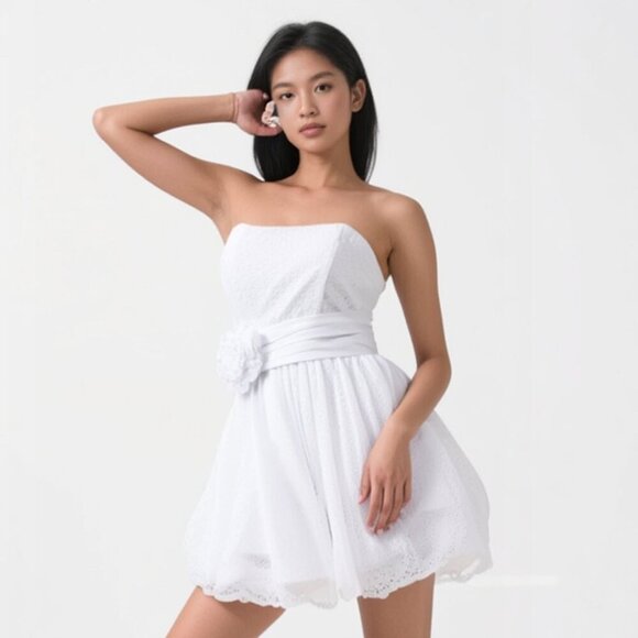 David's Bridal Galina Short and Strapless Bubble Hem White Formal Dress Size 10 - Picture 1 of 11